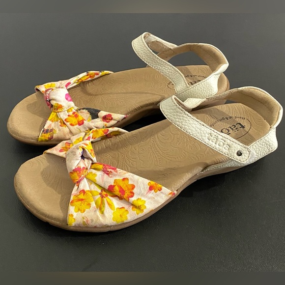 Taos White Floral Sandals Size 8 Like New - Picture 4 of 12